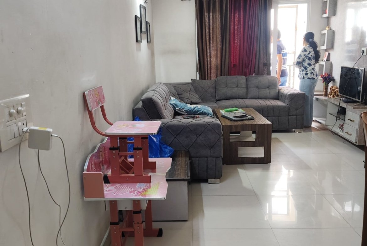 3 bhk fully furnished flat 80 lacs tripolis