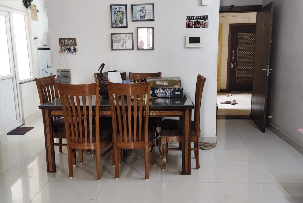 3 bhk fully furnished flat 80 lacs tripolis