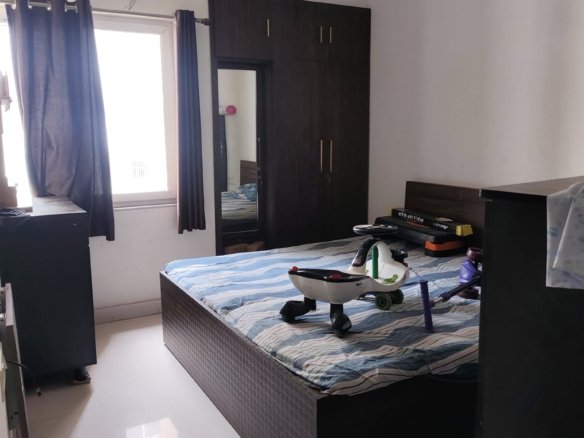 3 bhk fully furnished flat 80 lacs tripolis