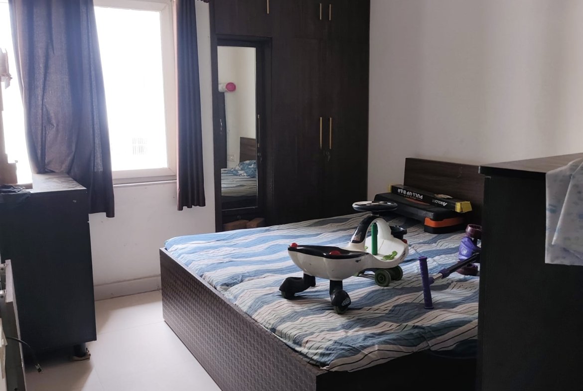 3 bhk fully furnished flat 80 lacs tripolis