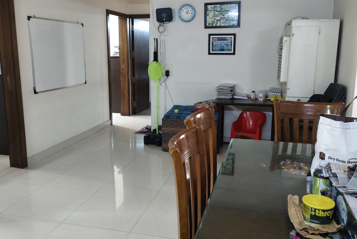3 bhk fully furnished flat 80 lacs tripolis